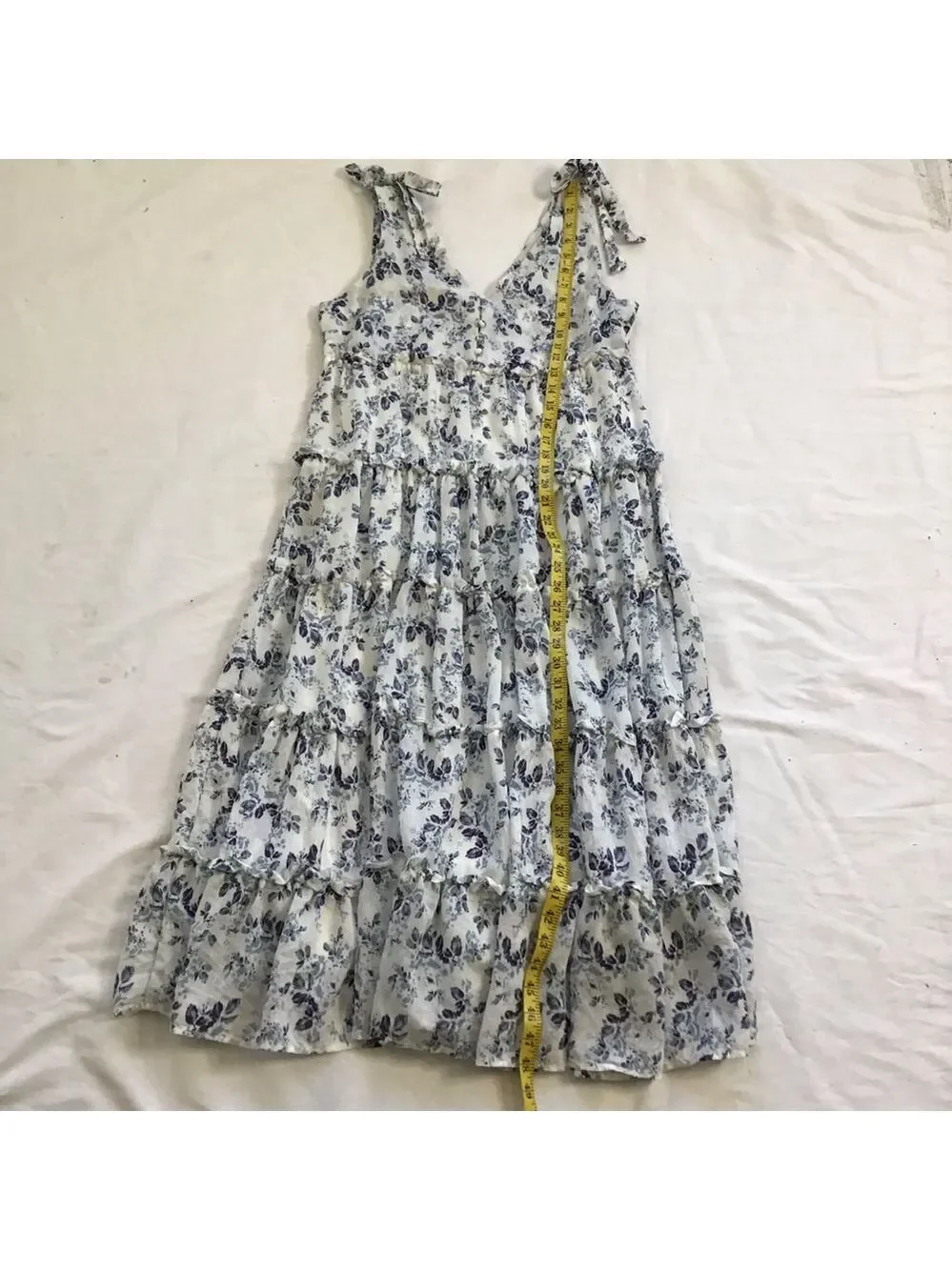 Moon River Women Elegant White Blue Floral Tiered Backyard Party Maxi Dress M